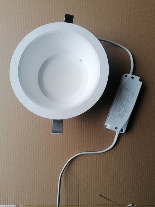 Lampy led sufitowe wpuszczane i ewakuacyjne