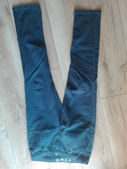 Spodnie chłopięce granatowe. R - 152