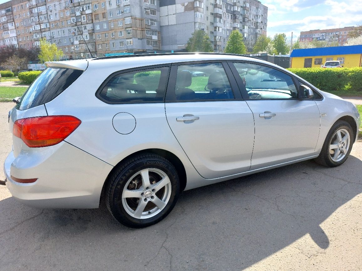 Opel Astra Sport 2011 (Універсал)