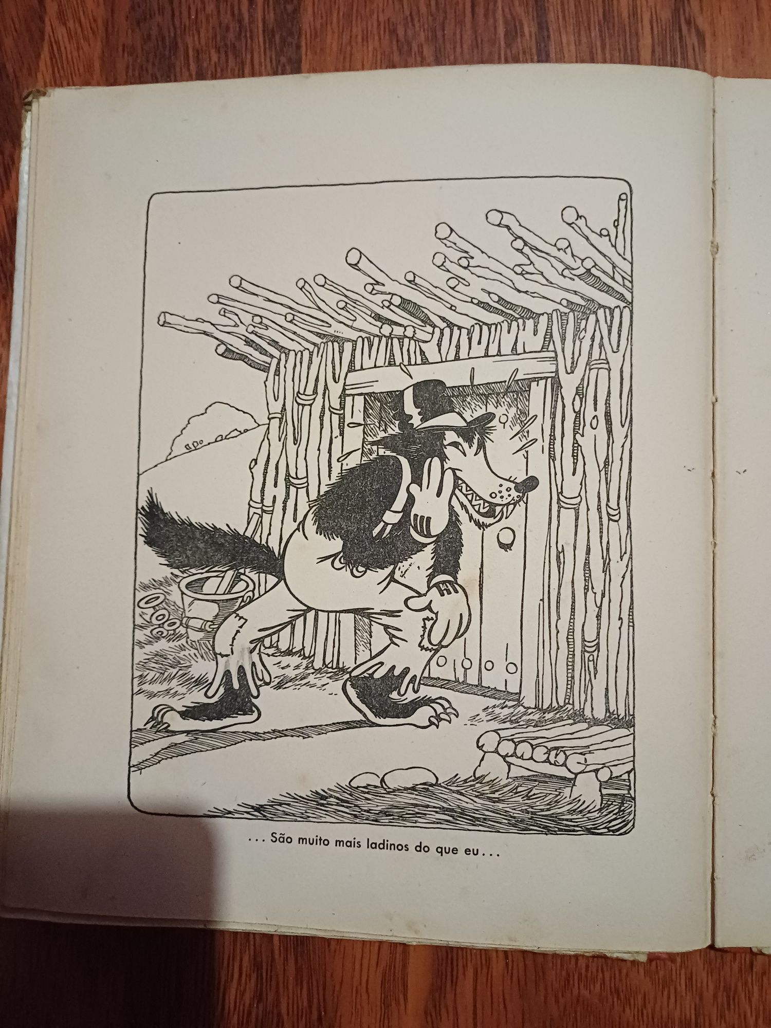 Livro Os 3 porquinhos década de 30