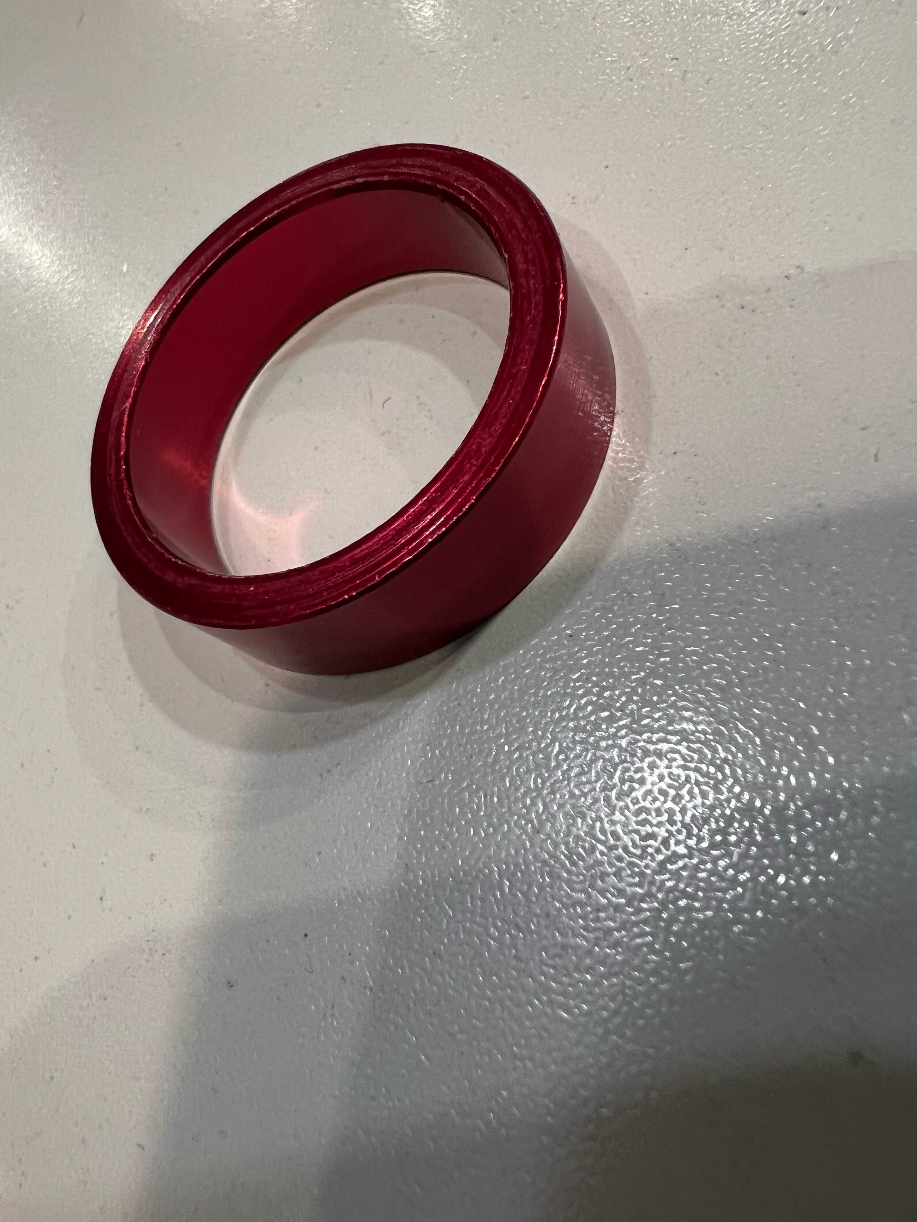 Podkładka dystansowa sterów aluminiowa 10mm Czerwona