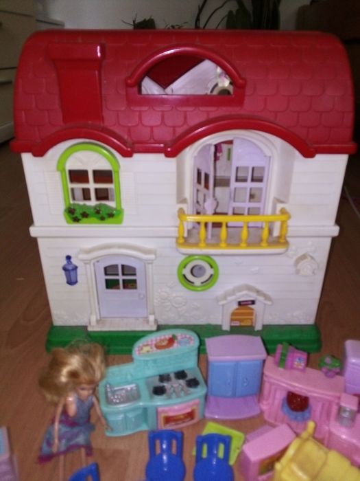 Domek dla lalek z mebelkami