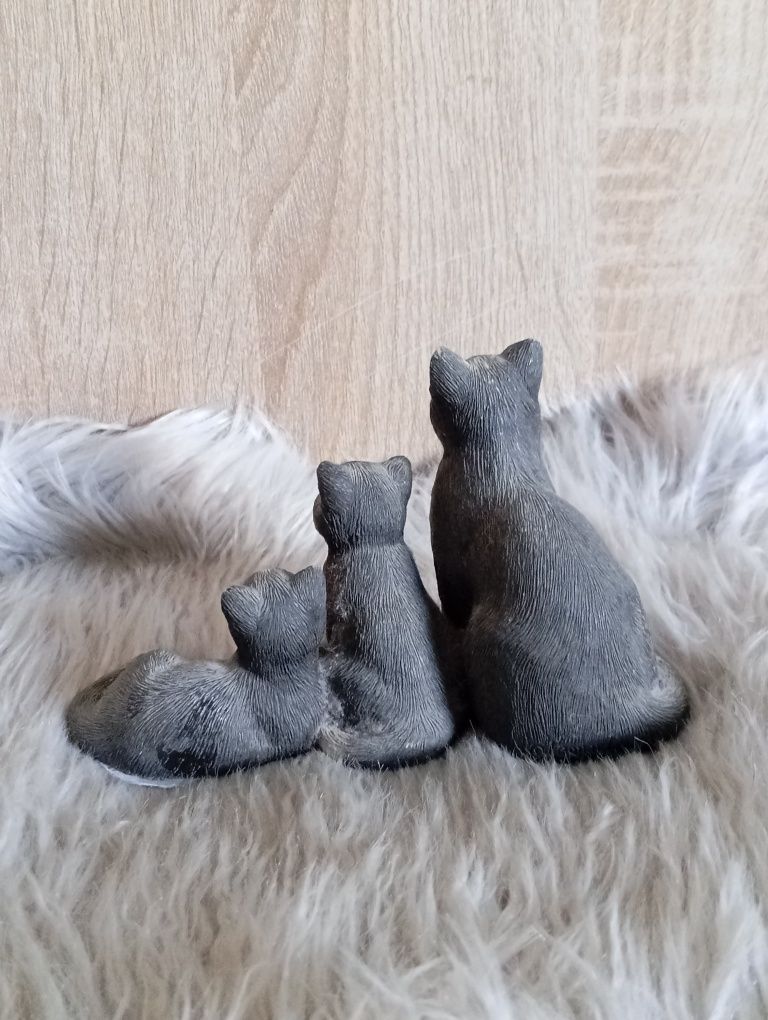 Figurka z kotkami