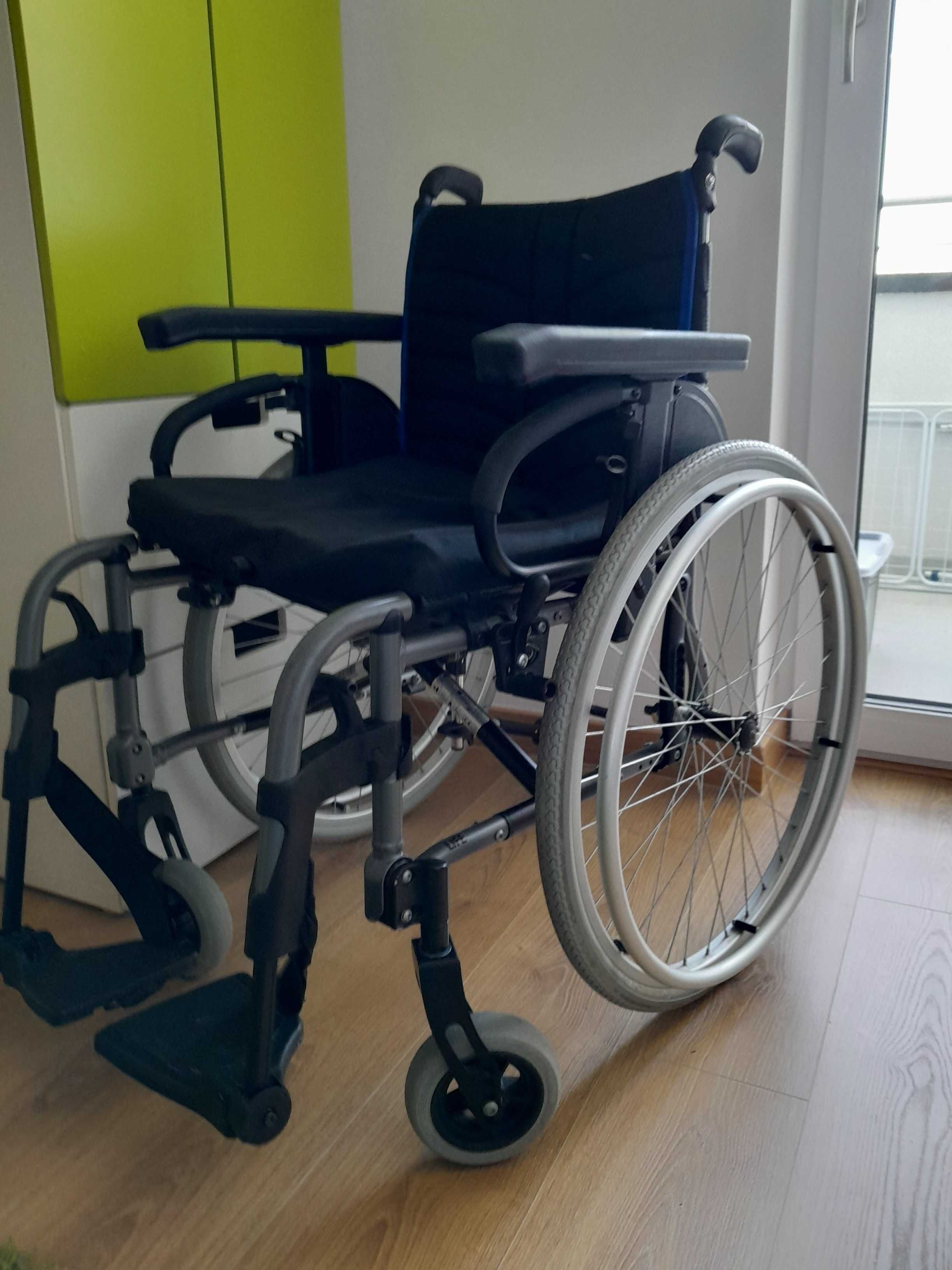 Wygodny wózek inwalidzki używany