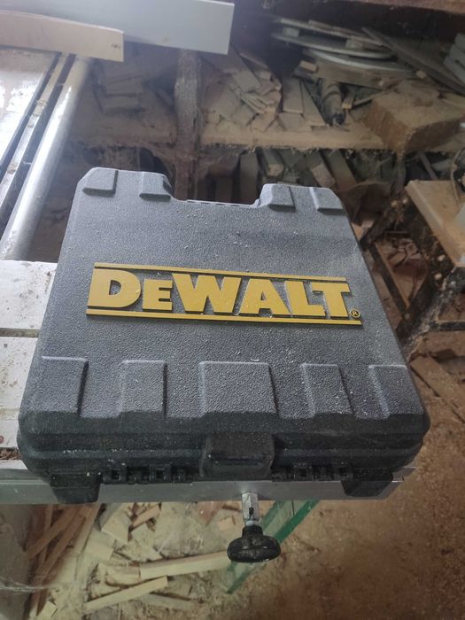DeWalt gwoździarka pneumatyczna