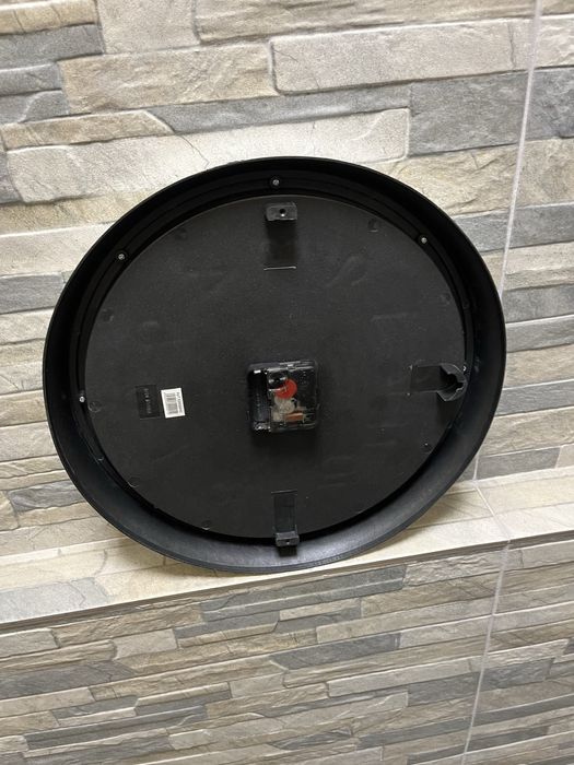 Часы настенные  с глюком