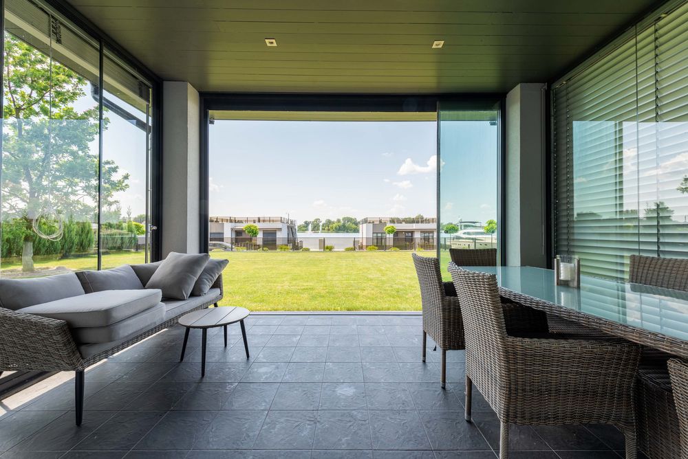 Будинок на Дніпрі, КМ «ЗОЛОЧЕ», охоронювана закрита територія