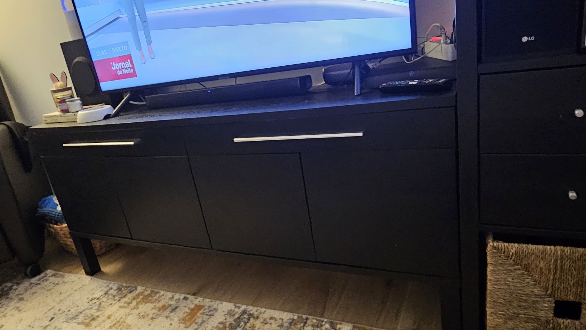 Vendo móvel preto