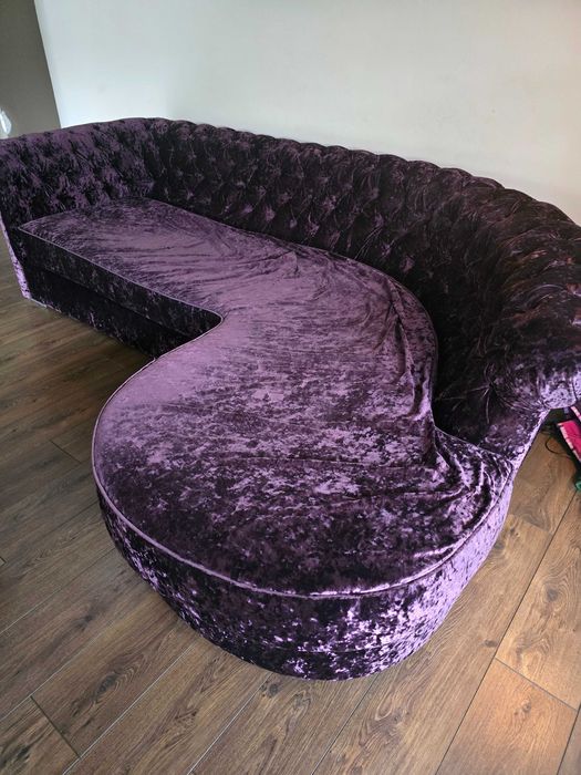 Sofá em veludo lilas