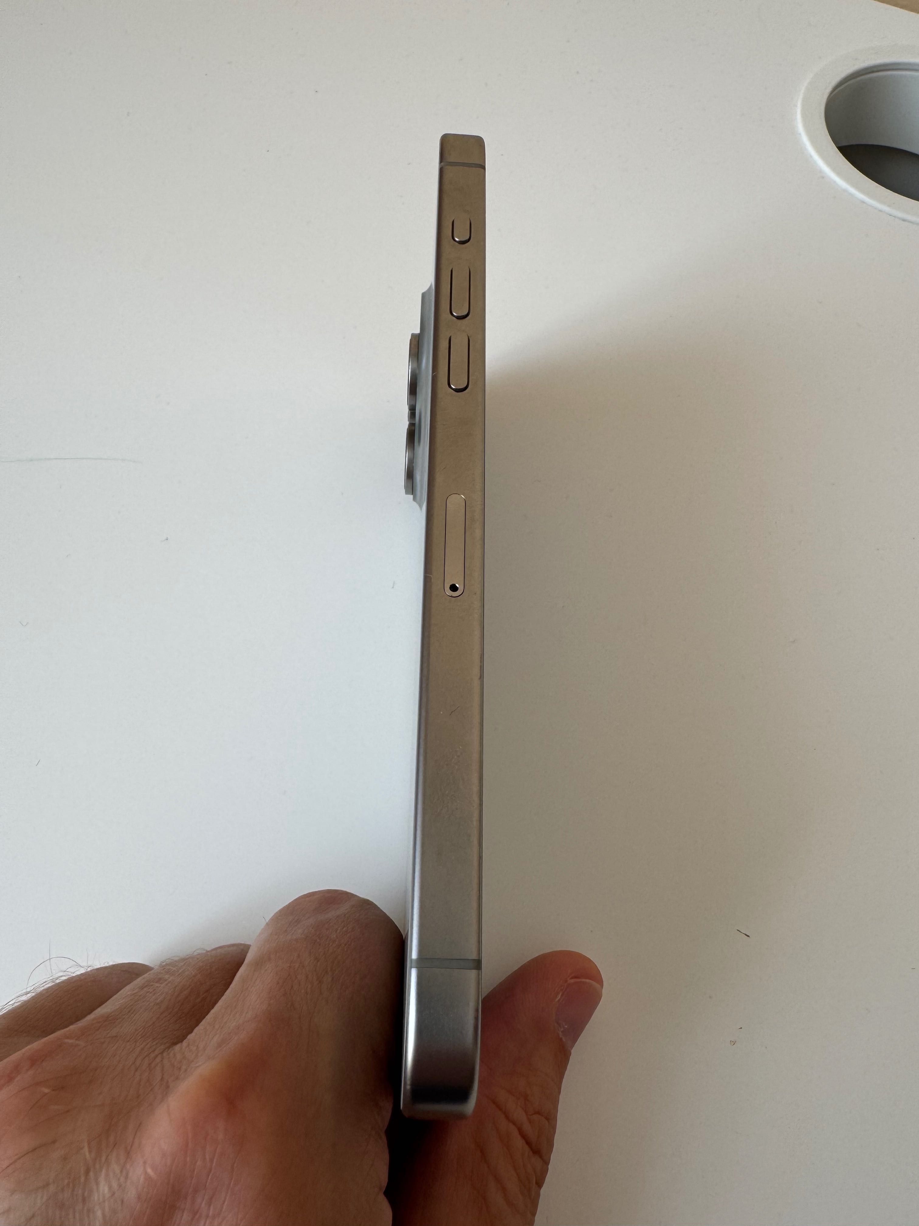 Iphone 15 pro max 256gb natural titanium