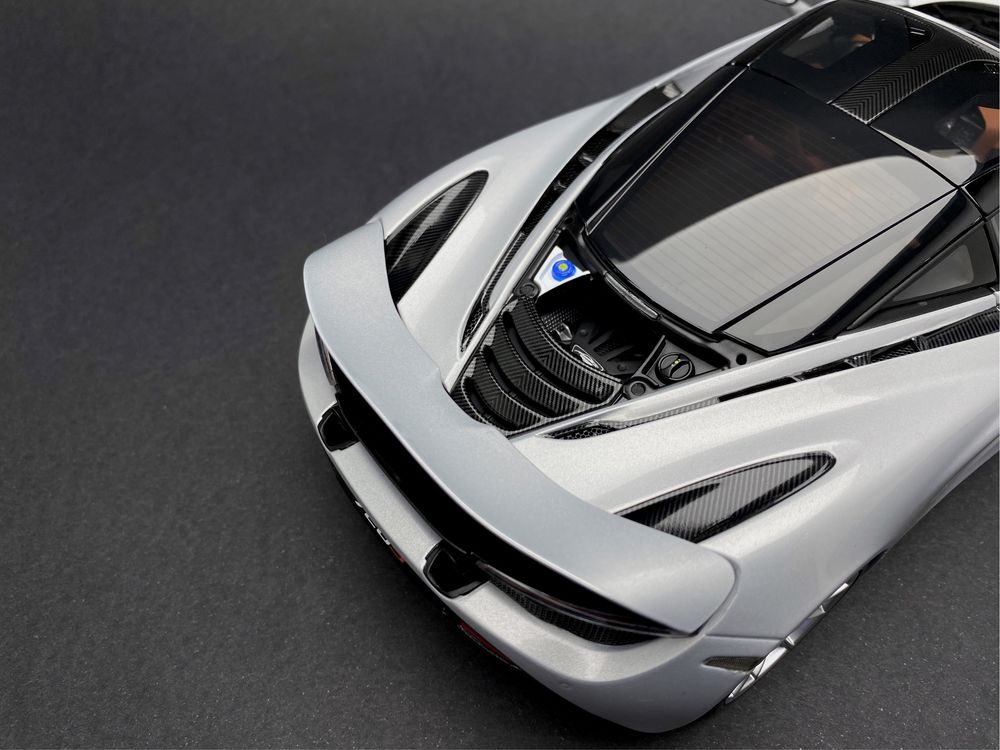 Autoart 1:18 McLaren 720s Glacier White