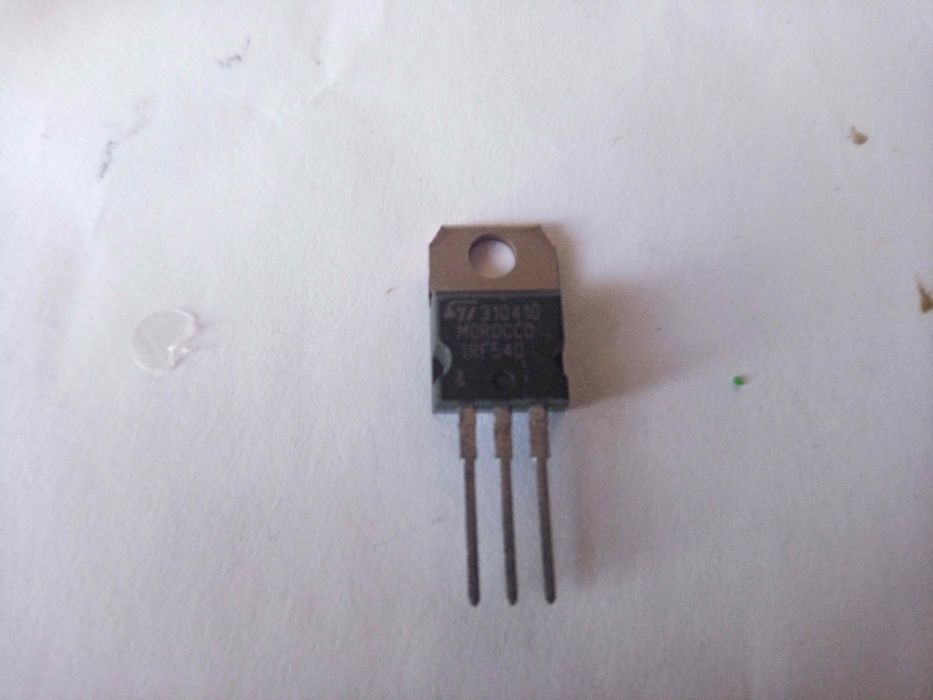 Транзистор IRF540