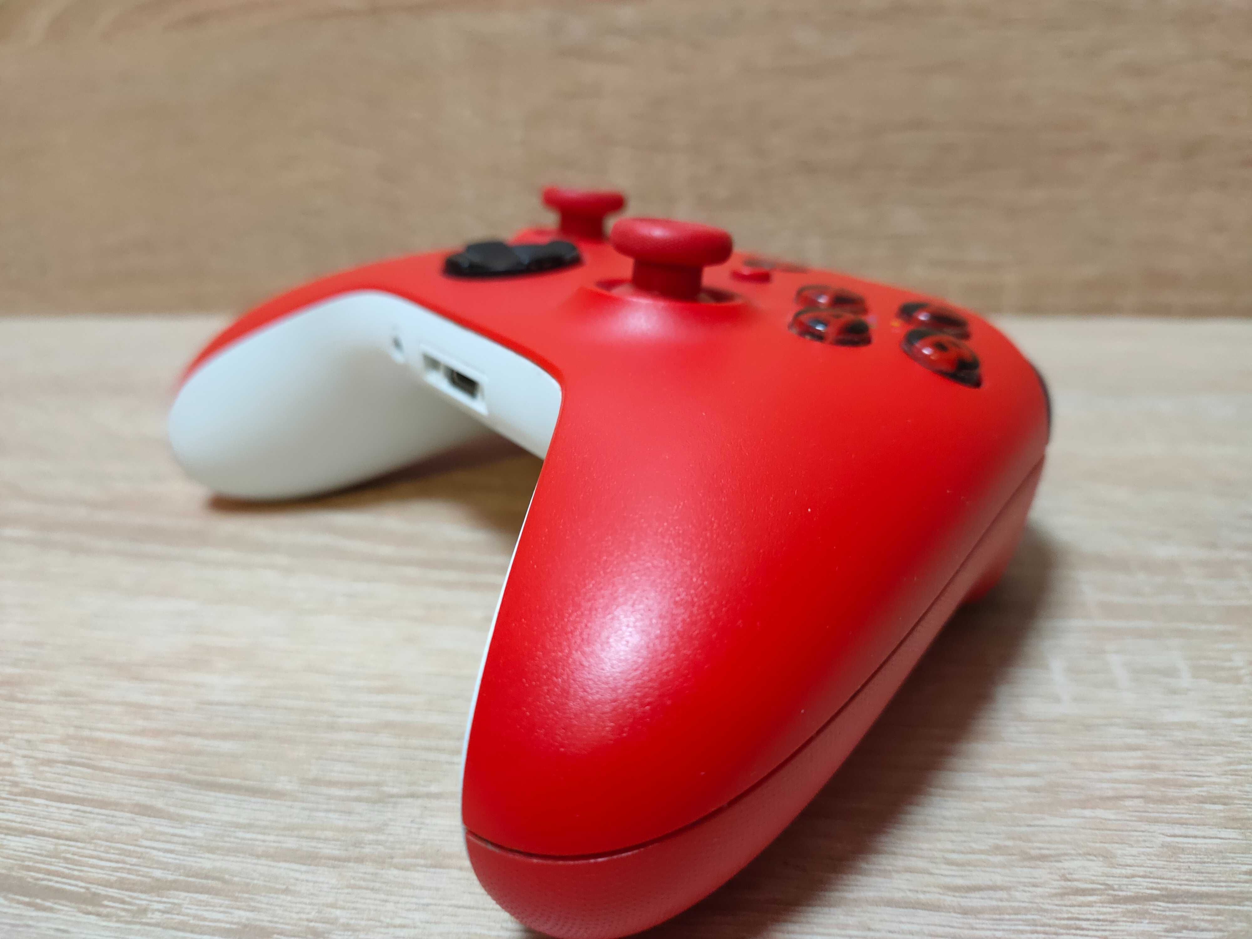 Kontroler Xbox Series Czerwono- Biały
