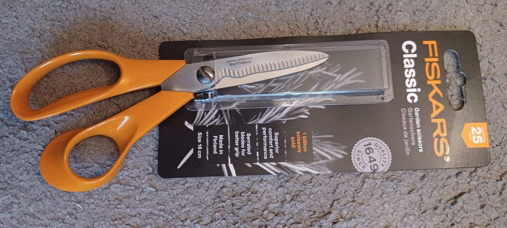 Nowe nożyczki Fiskars Classic 18cm