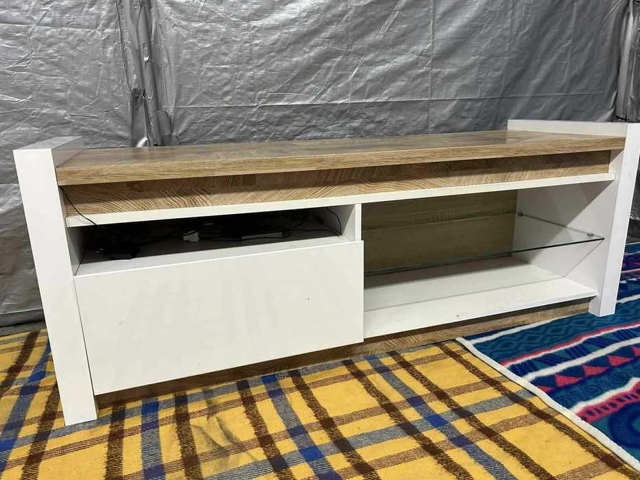 Szafka RTV z ledami 147x46x56 (możliwy transport)