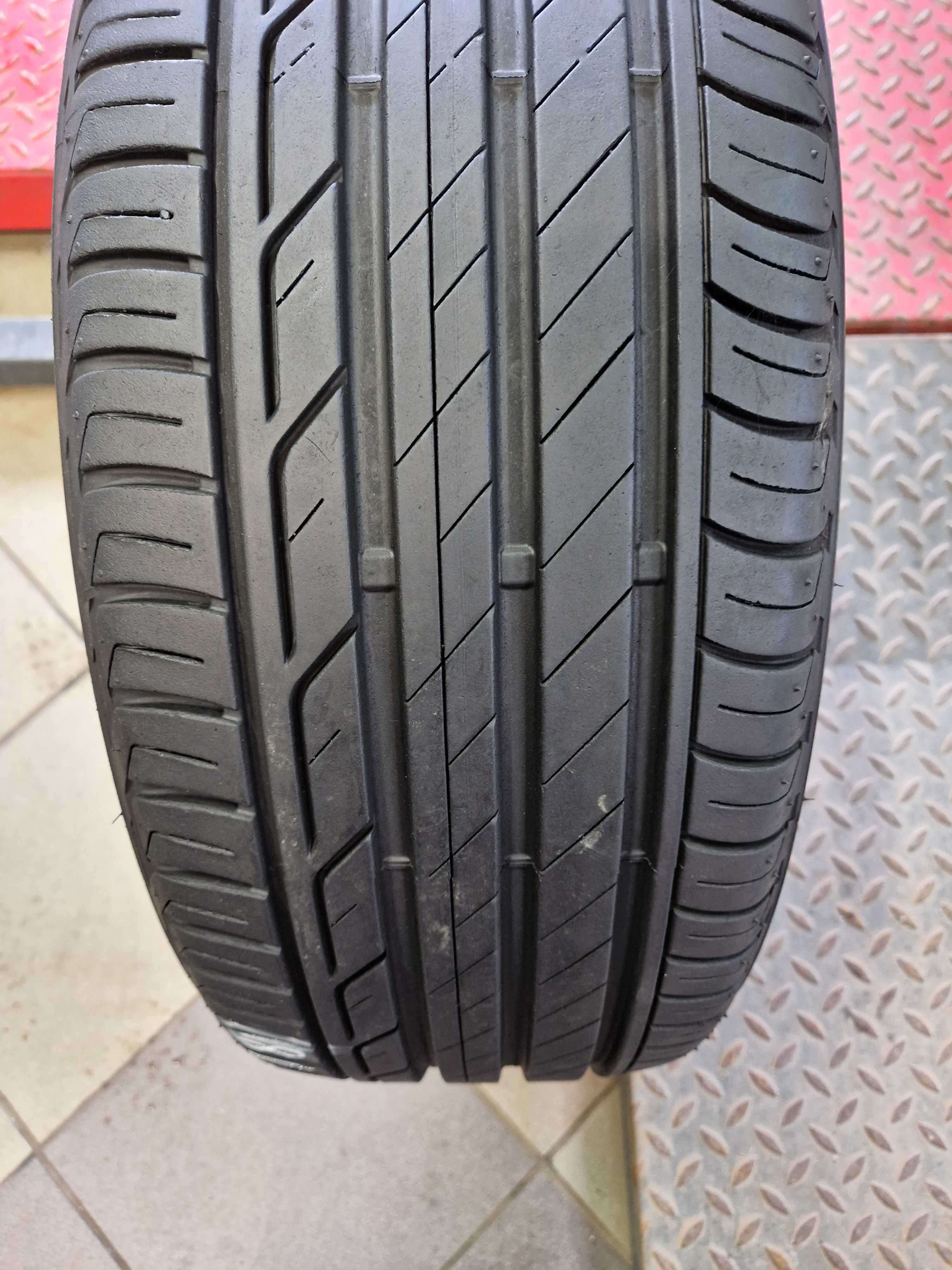 Bridgestone 215/50R18 T001