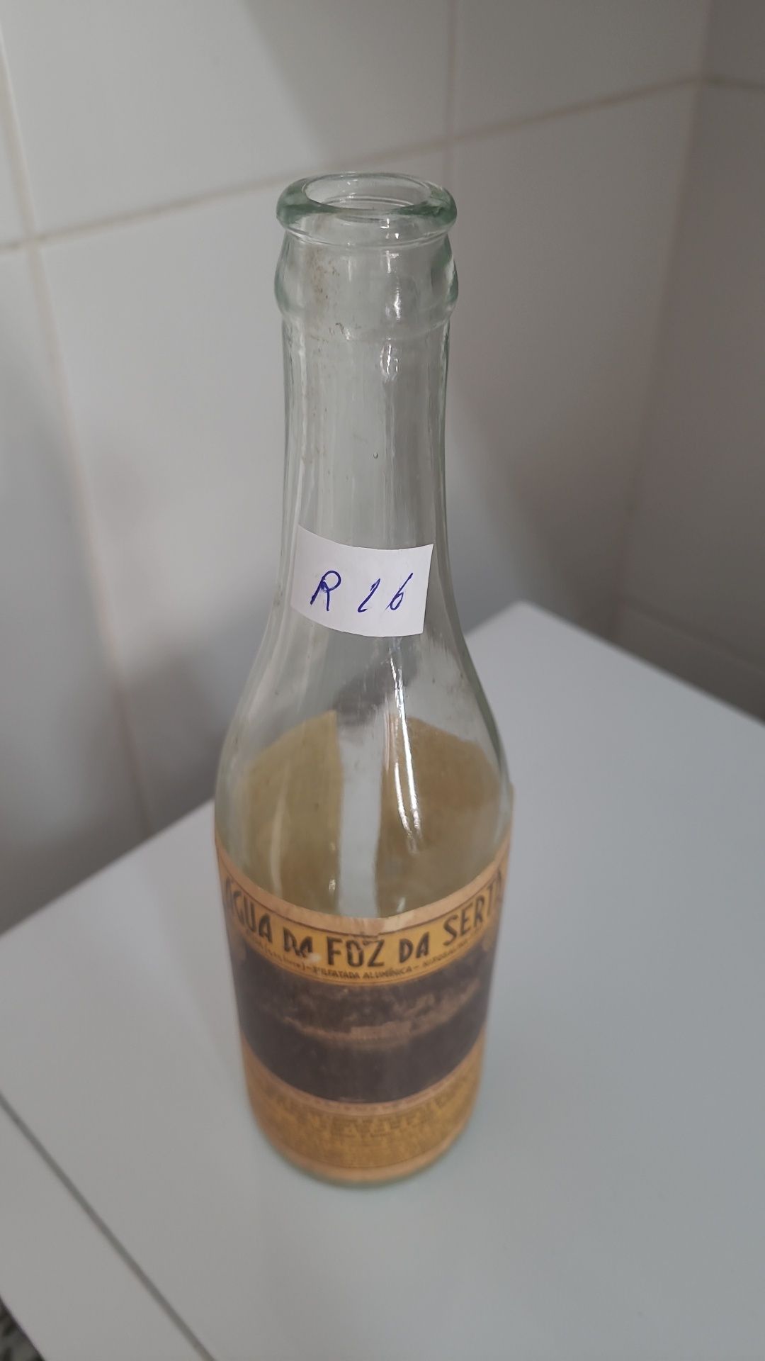 Garrafa antiga de Água da Foz da Sertã com rótulo de papel