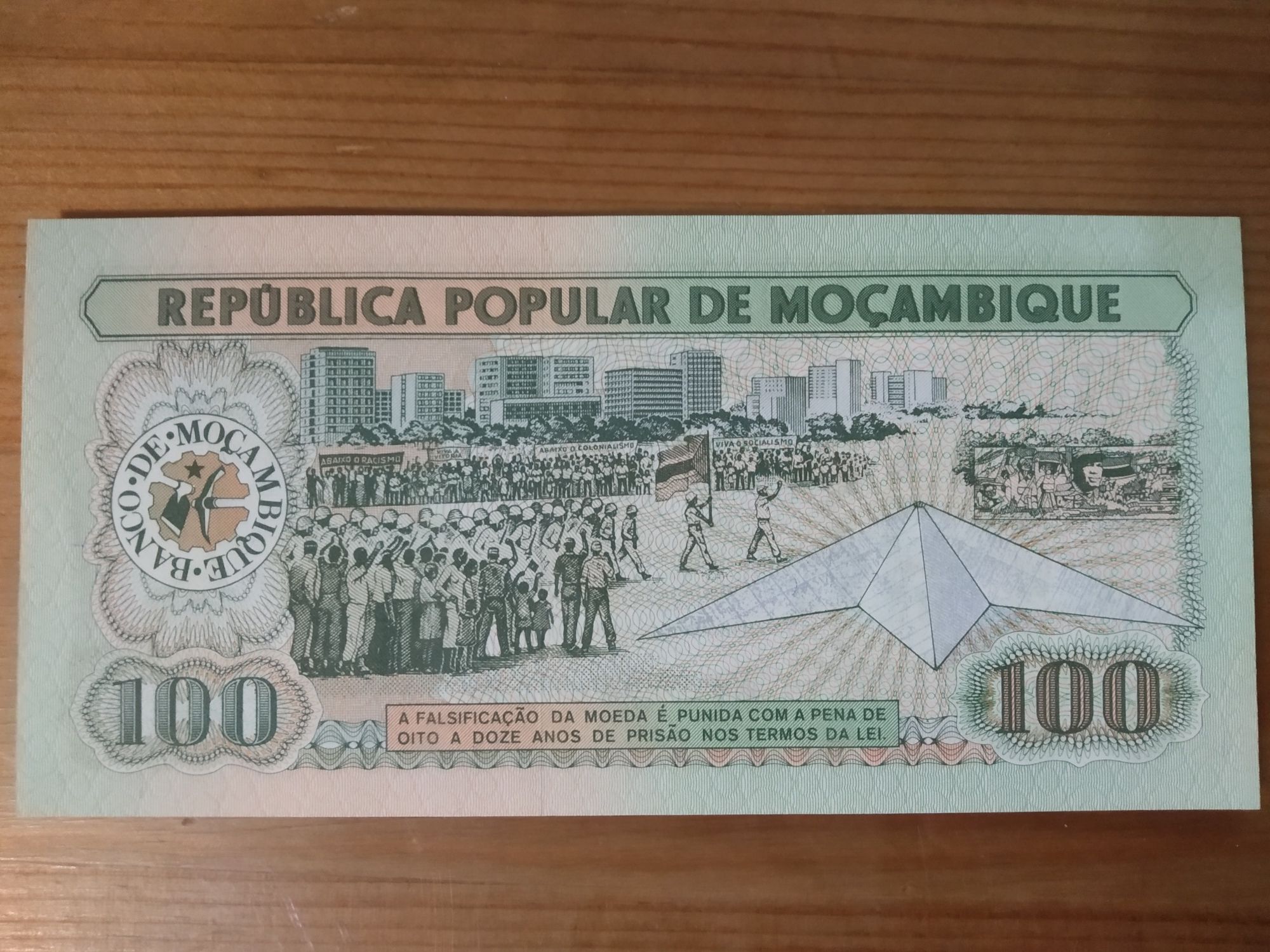 Nota de 100 meticais de Moçambique UNC 1986 , não circulada