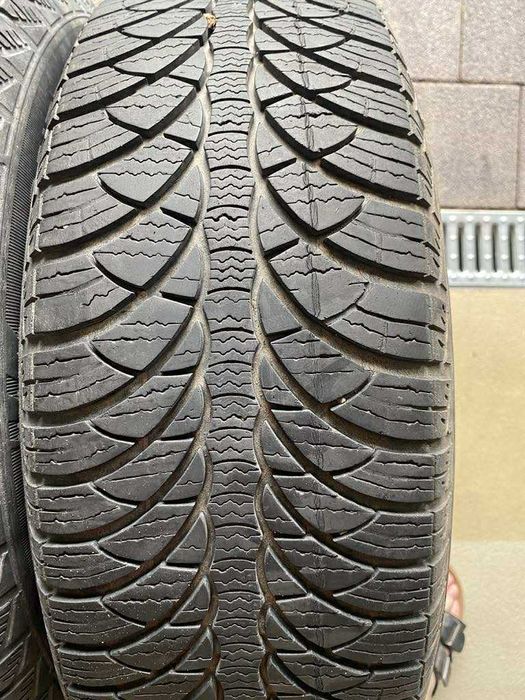 Opony zimowe wraz z kołpakami  15"