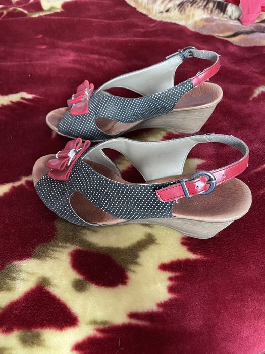 Туфлі 39 р, босоніжки 38 р