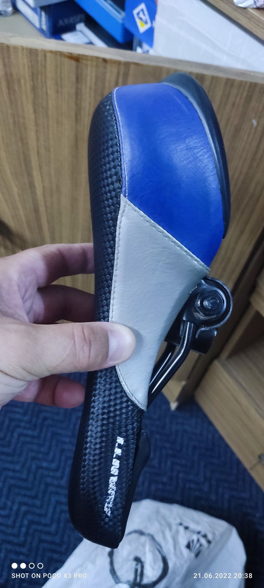 Продам седло на велосипед!крепление к нему