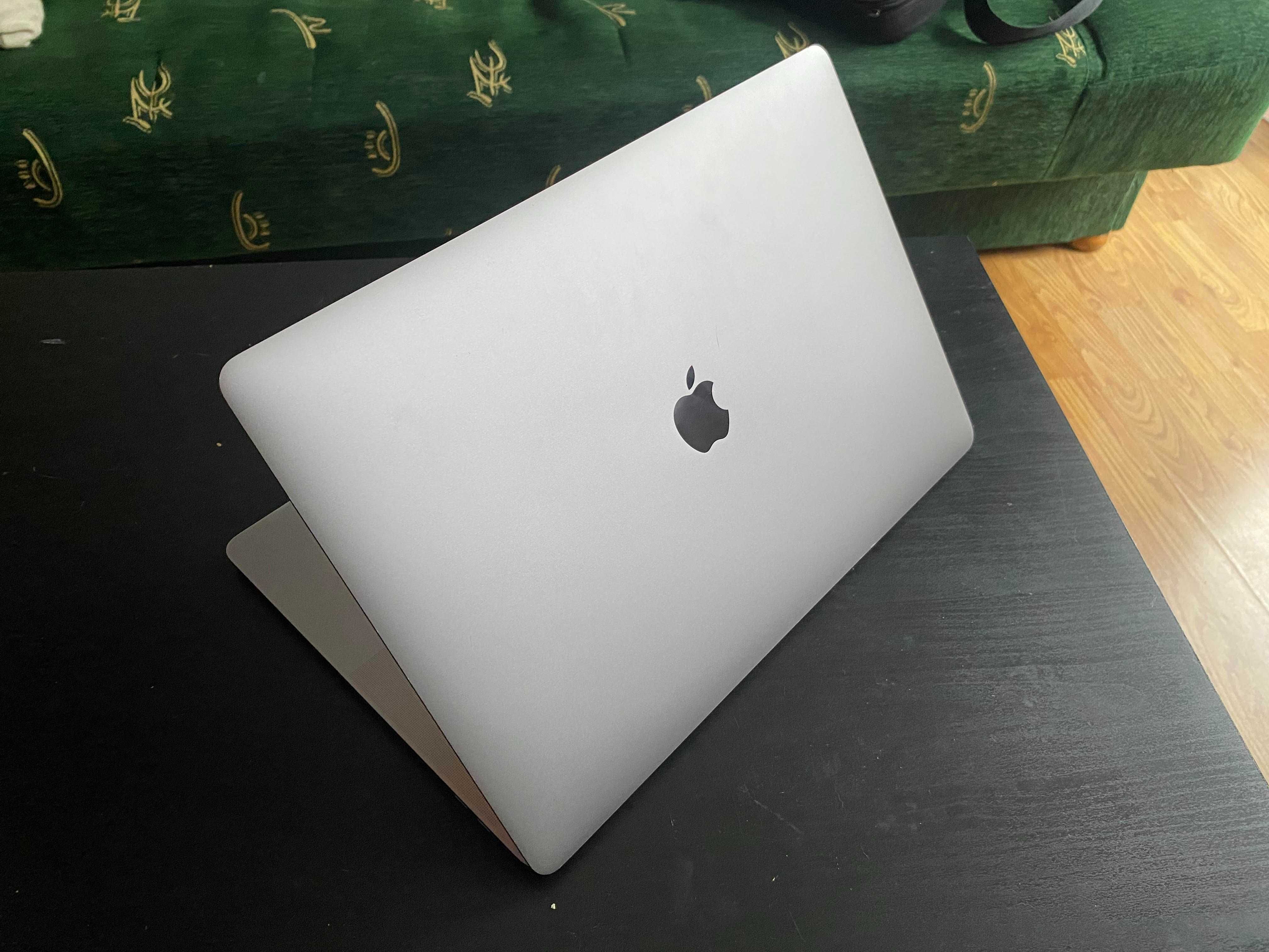 Macbook Pro 15,4" 2017 i7 16GB / 500GB A1707