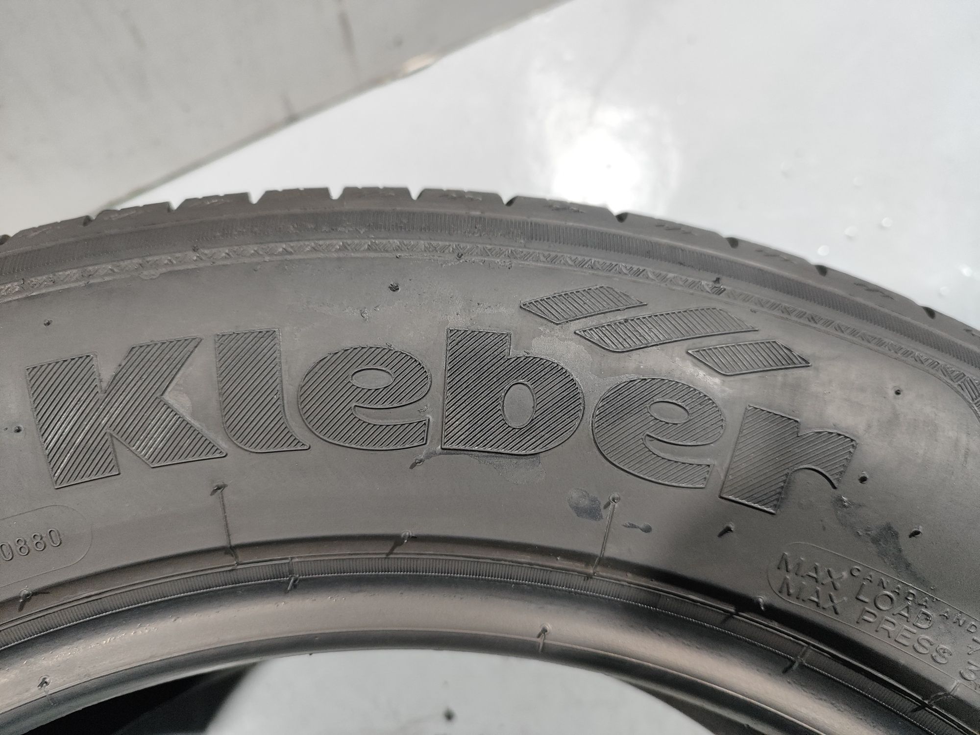 2 pneus semi novos 225-60R17 Kleber - Oferta dos Portes
