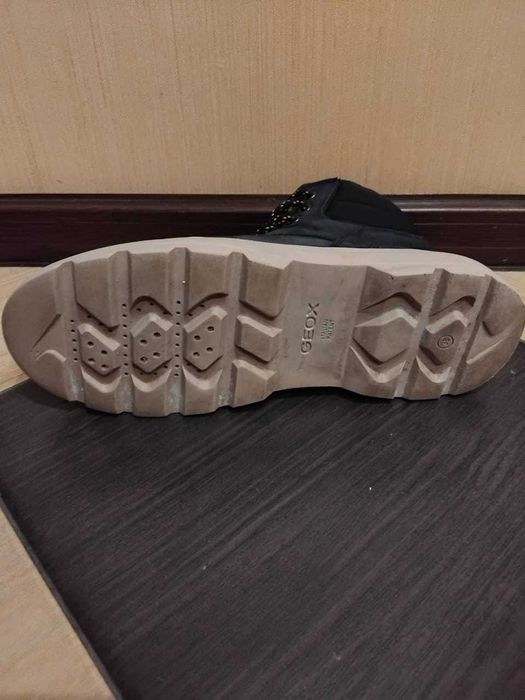 Взуття  ботинки 38 розміру Geox