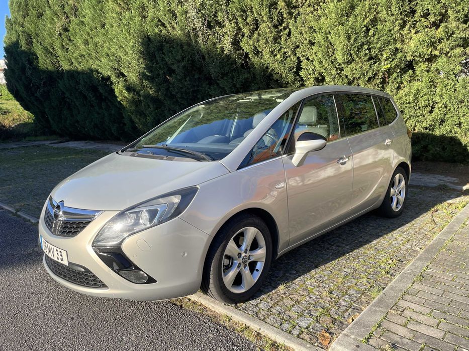Opel Zafira Tourer – 140cv – GPL / Gasolina – 7 Lugares – Full Extras