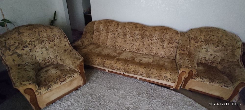 Диван з кріслами