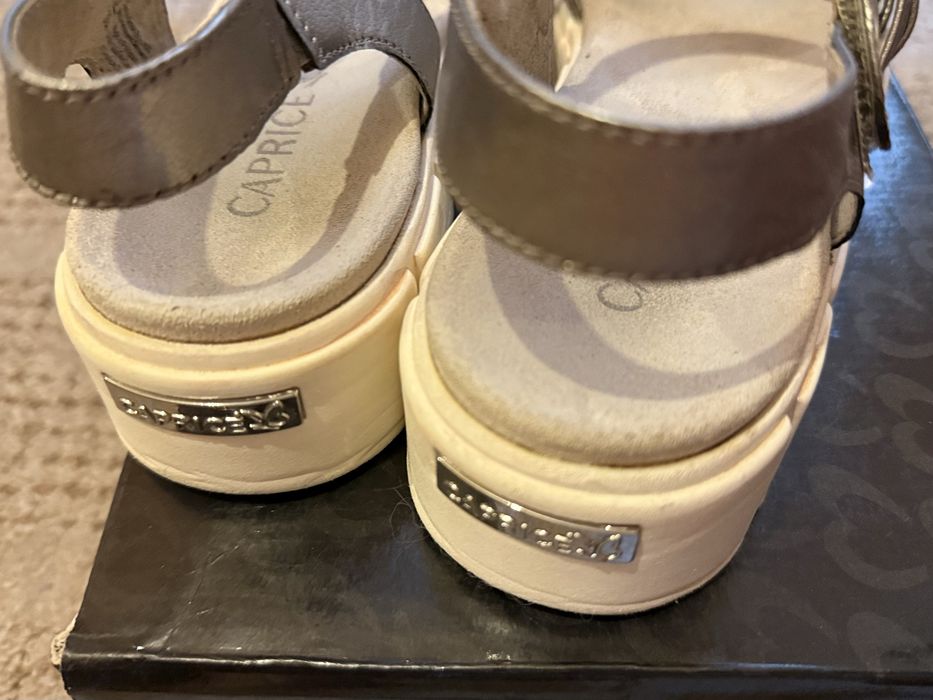 Босоніжки caprice 39