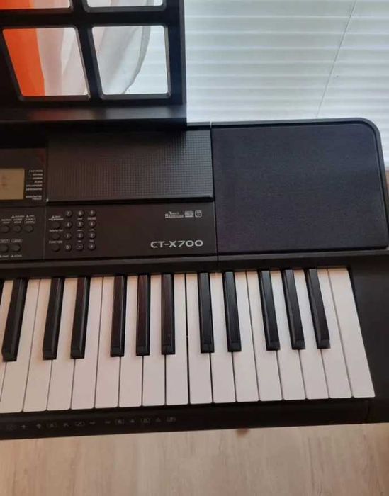 Синтезатор Casio CT-X700