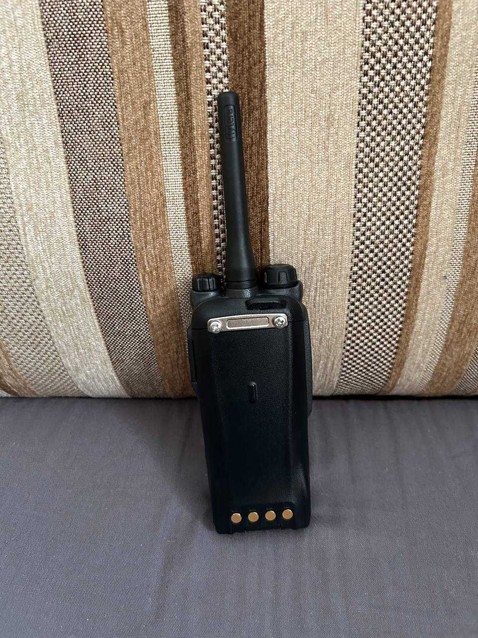 Рація Hytera PT580H Plus із зарядною станцією
