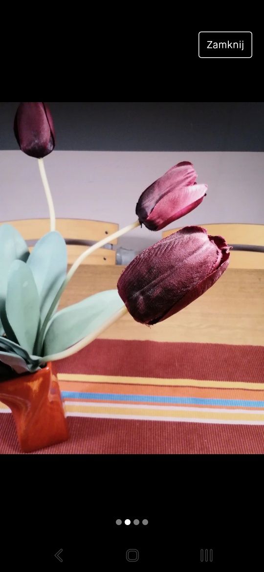 Sztuczne kwiaty z wazonem