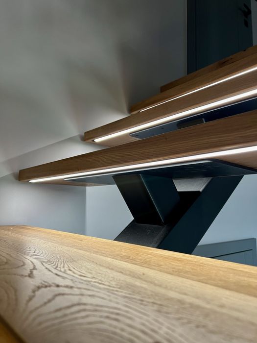 Schody Drewniane Na Konstrukcji Stalowej, metalowa belka centralna