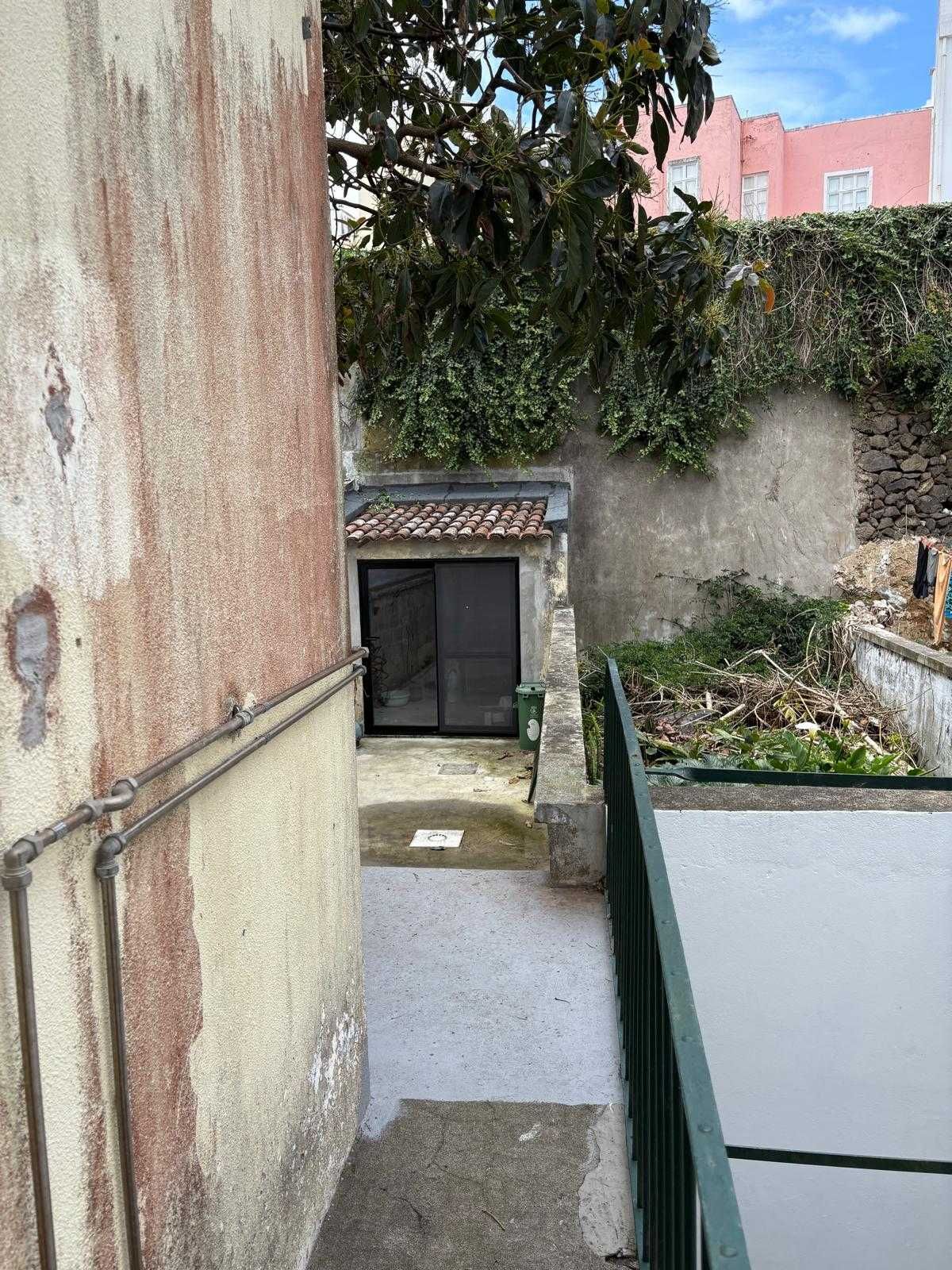 Moradia T2 - Centro de Ponta Delgada
