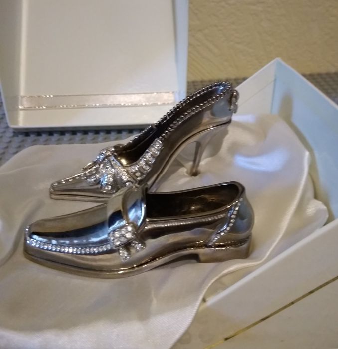 Миниатюрная пара туфелек Romeo /Juliette с кристаллами Сваровски.