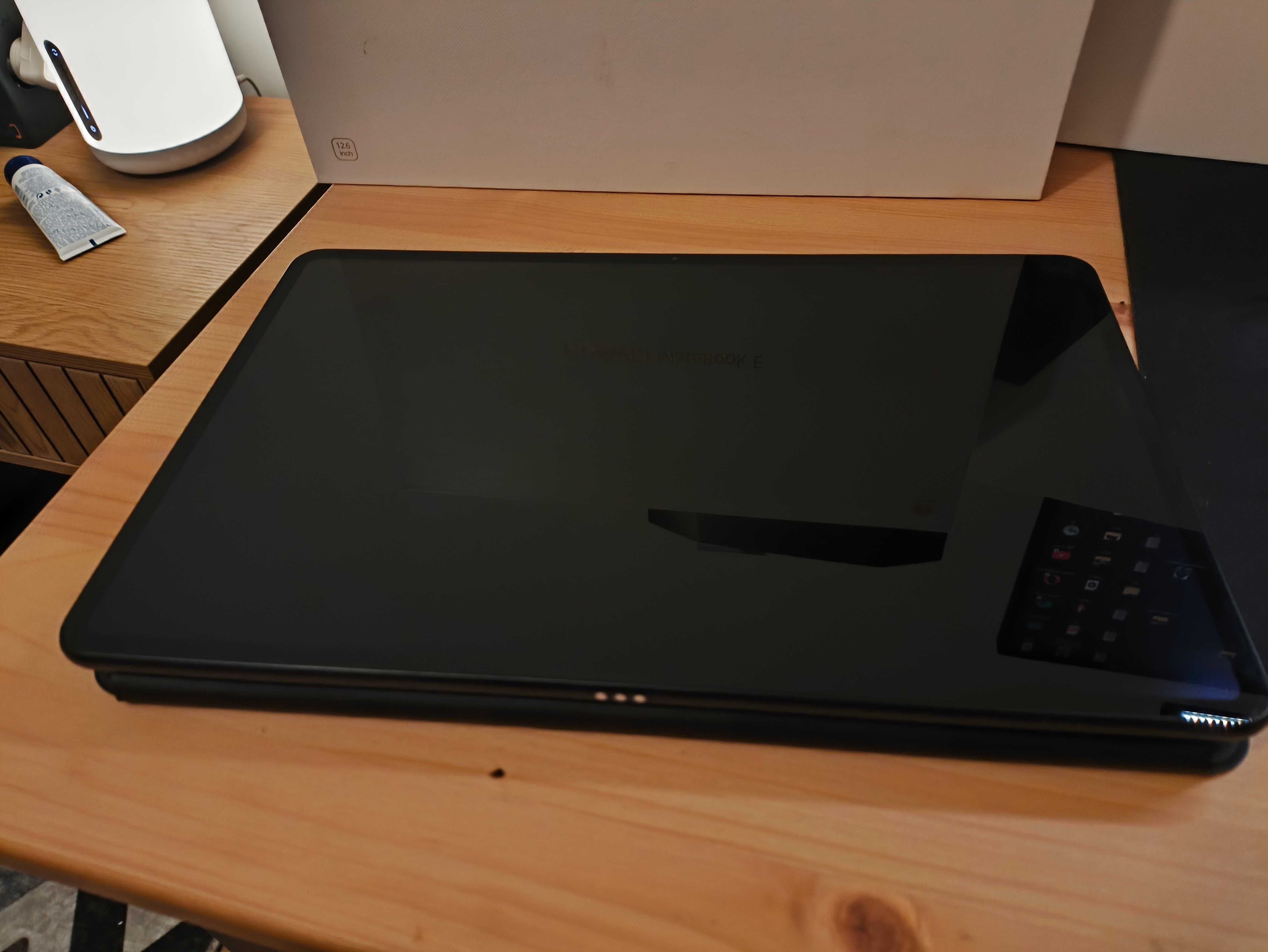 Huawei Matebook E i3/8G/128GB Windows 11 + klawiatura etui ładowarka