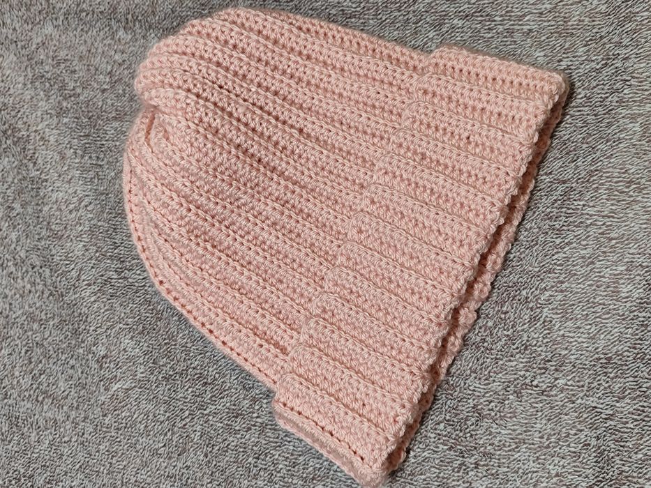 Jasno różowa czapka beanie handmade ręcznie robiona na szydełku
