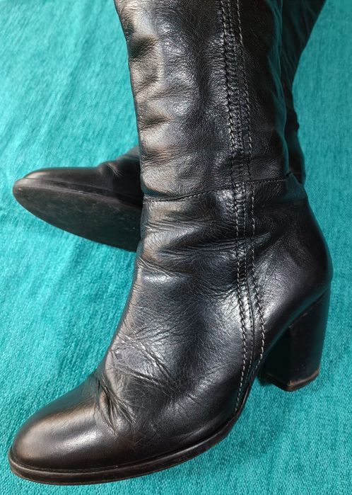 Botas em pele - Pretas