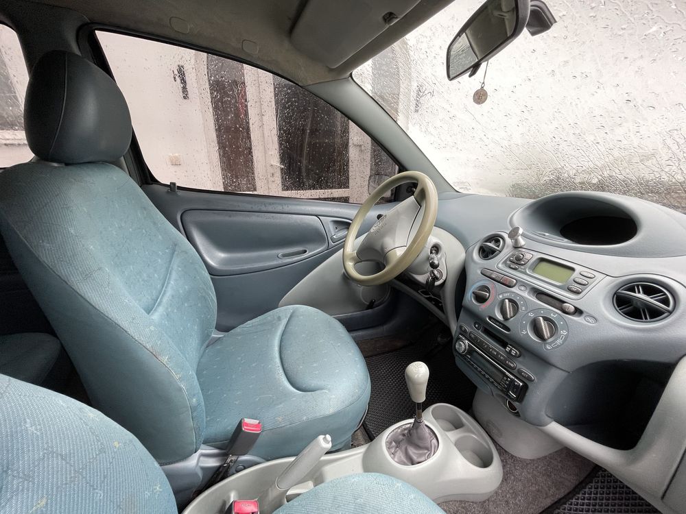 Продам авто Toyota Yaris