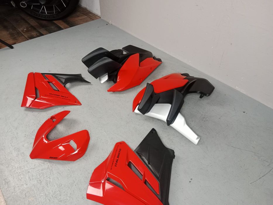 Ducati Streetfighter V2 2023 Owiewki Czerwone Komplet Bok Lewy Prawy