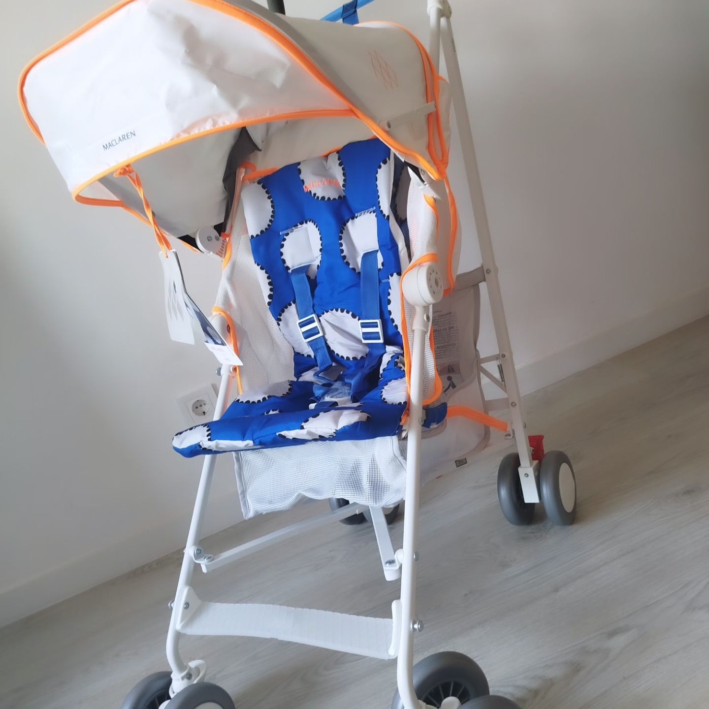 Carrinho Maclaren Neon