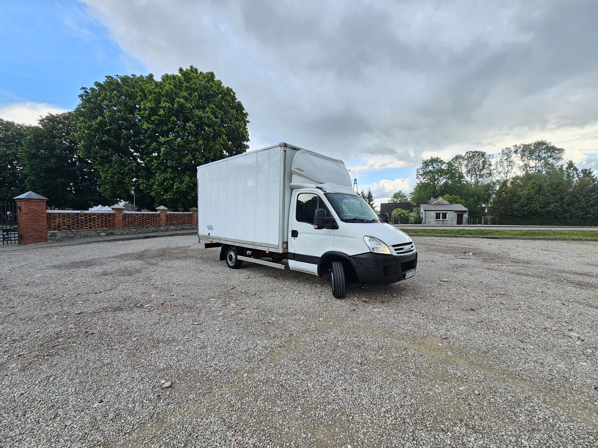 Sprzedam prywatne Iveco Daily IV 2.3HPI Kontener. Niski przebieg