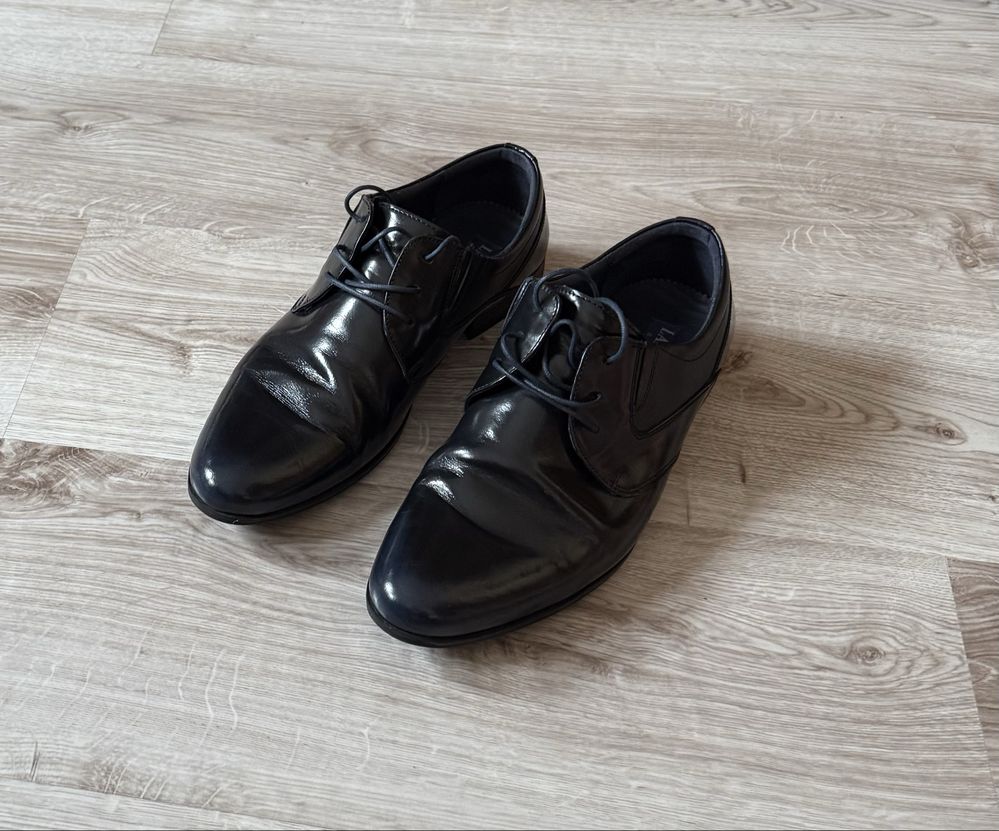 Sprzedam eleganckie pantofle, buty meskie Lasocki 41