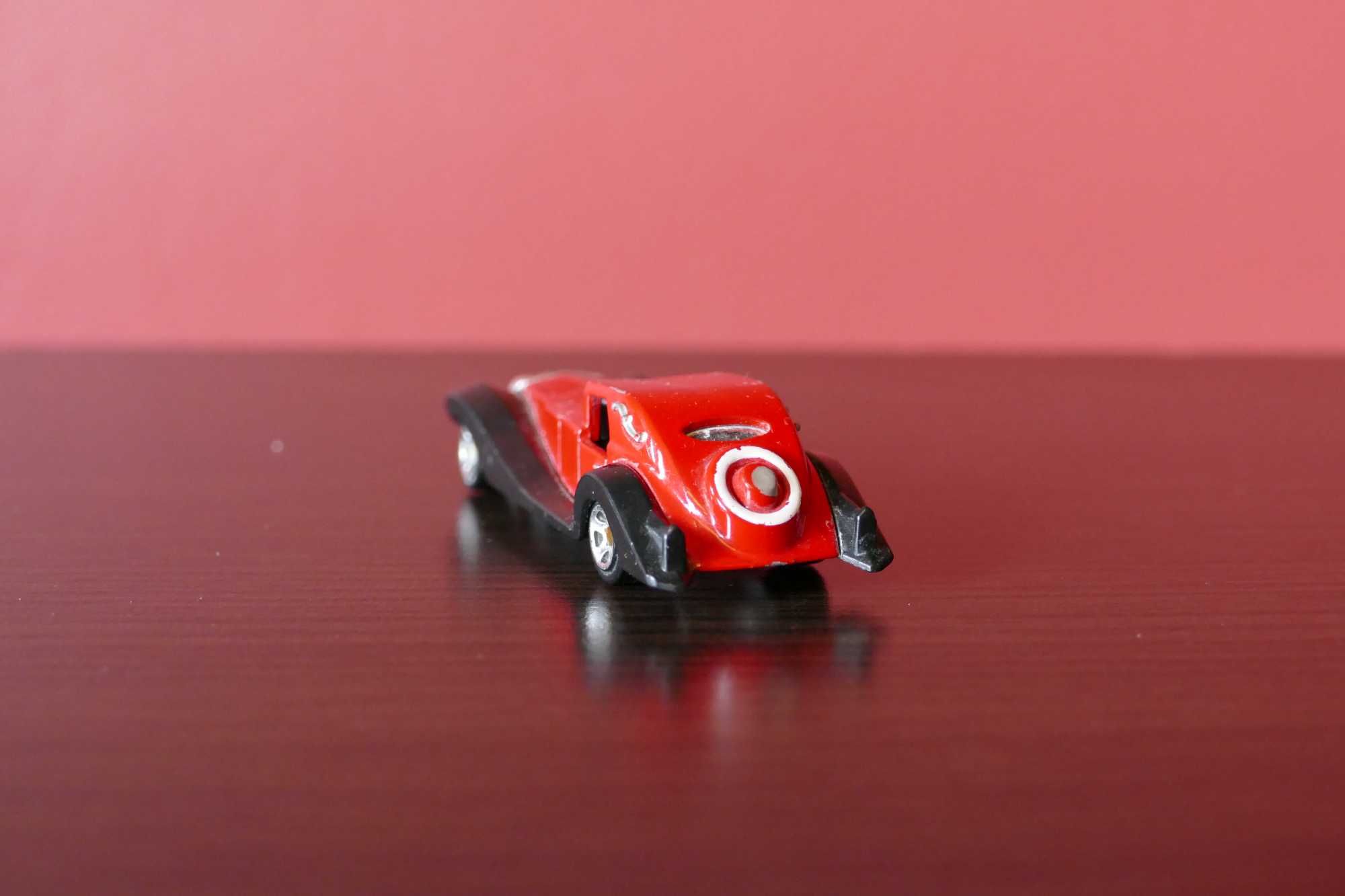 Hot Wheels autko "Resorak" Cruella de Vil 2018