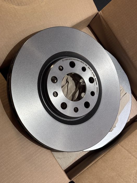 Гальмівні диски Brembo на Dodge Dart нові