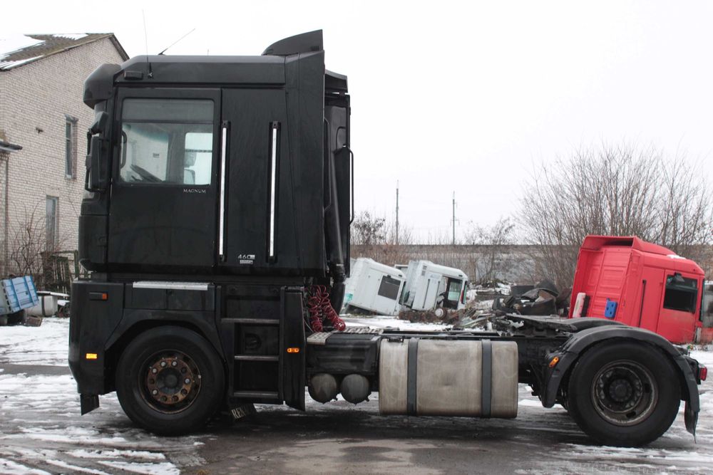 Двері Рама Спойлер Підніжка морда елька Renault Magnum рено магнум Е3