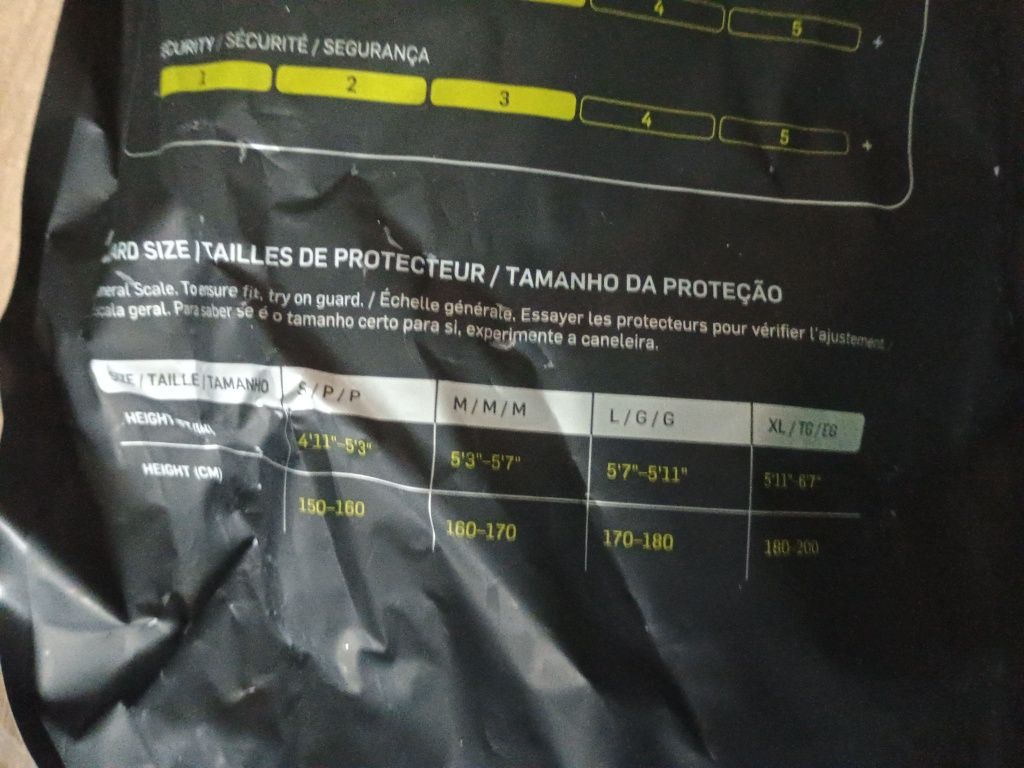 Ochraniacze piłkarskie Nike L