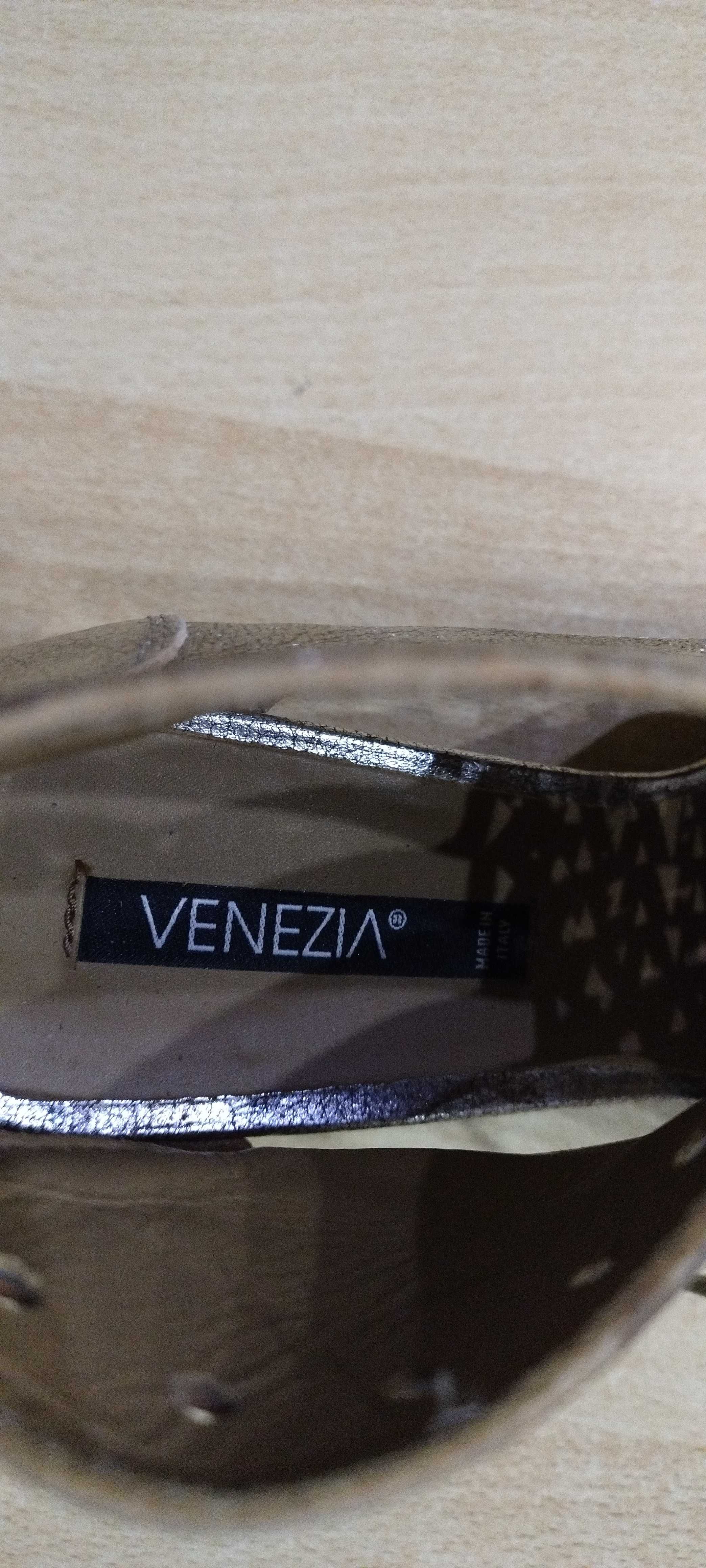 Buty letnie  na obcasie - Venezia .